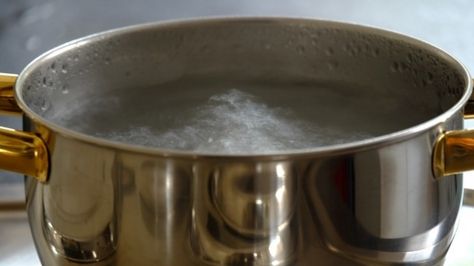 Răzbunarea șocantă a unei tinere înșelate. A luat oala cu apă fiartă și când iubitul a ajuns acasă..