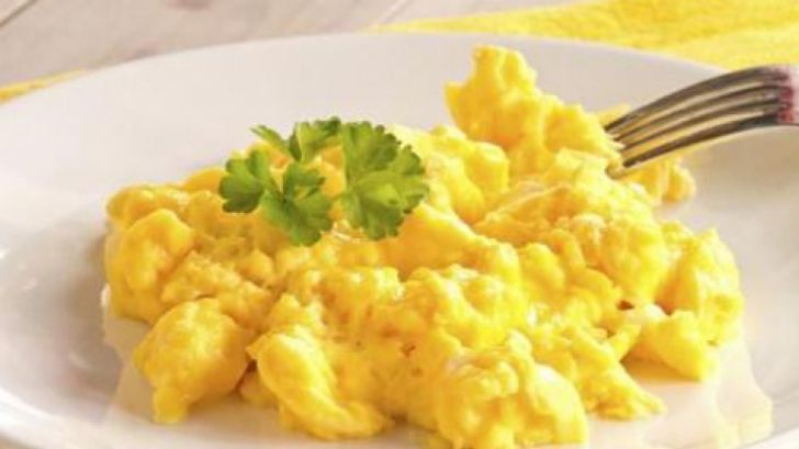 Cum să faci cea mai bună omletă grecească. Gata în 5 minute! Ingredientul care face diferenţa