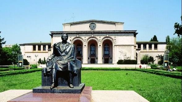 Protest la Opera Națională! Angajații îl contestă pe noul director, George Călin 