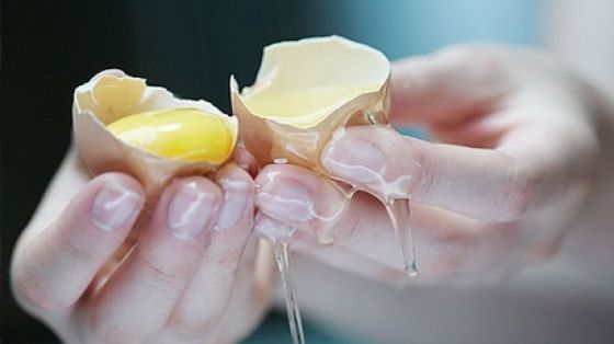 A băut un ou crud în fiecare dimineaţă, timp de o lună. Efectele, neaşteptate!