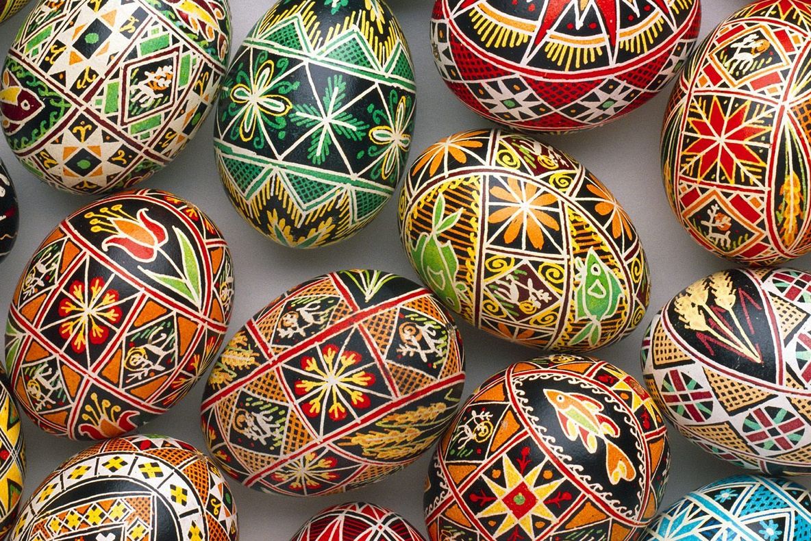 Incredibil: s-a inventat robotul care încondeiază ouă! Cum funcţionează EggBot