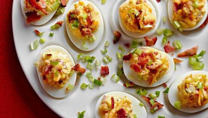 Cea mai simplă reţetă de ouă umplute. Gata în 15 minute!