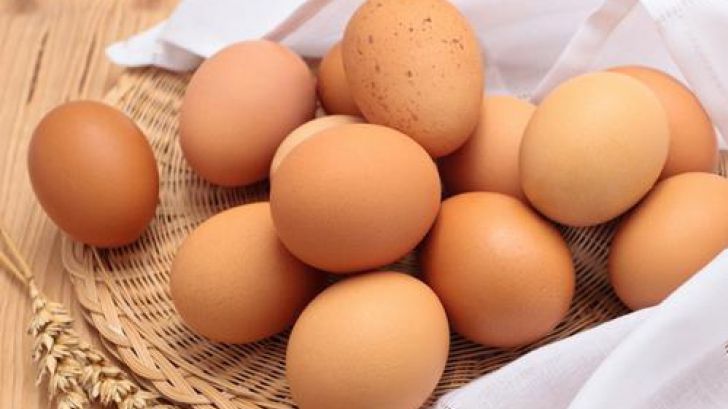 Mituri şi adevăruri despre ouă. Când sunt "bombă" nutritivă şi când ne otrăvesc