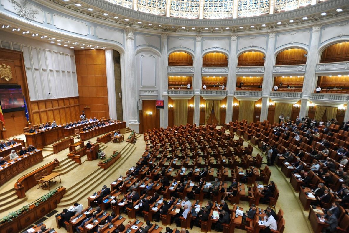 Urmează o săptămână plină în Parlament: Revocarea lui Tăriceanu și votul legii dării în plată