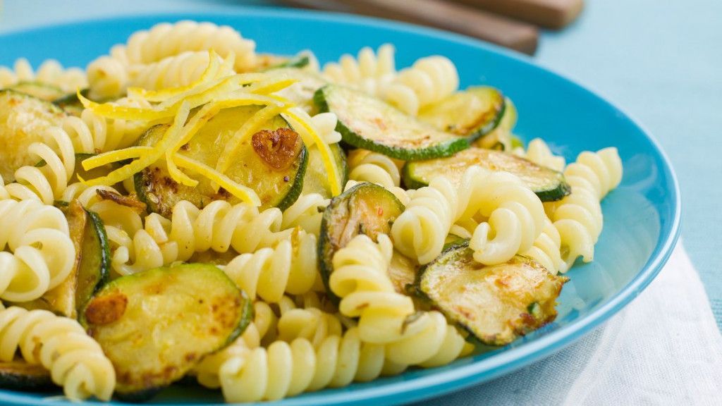 REŢETE DE POST. Paste cu dovlecei: cum le prepari pentru o gustare desăvârşită