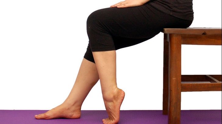 Dai din picioare când stai pe scaun? Ce spune acest obicei despre tine