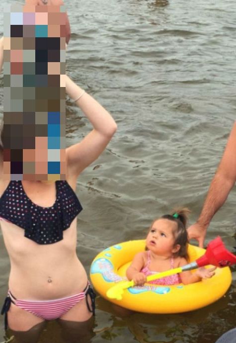 VIRAL. Erau la plajă când femeia a făcut asta, în fața tuturor. Reacția fiicei ei spune TOTUL