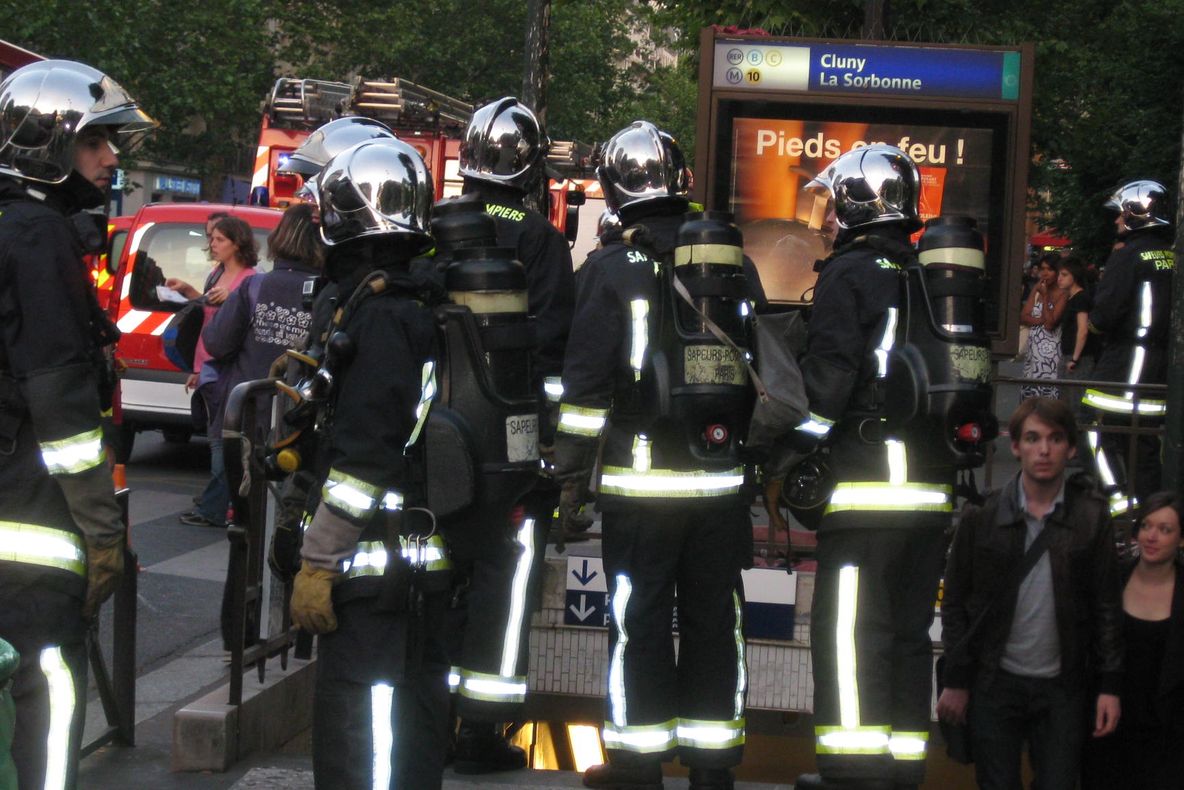 Explozie puternică într-un imobil din Franţa, cauzată probabil de o tentativă de suicid cu gaz