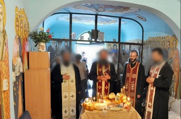 Preot din Iași, acuzat că le sfătuia pe mame să nu-și vaccineze copiii