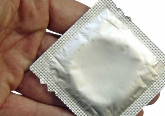 Cum rămâi însărcinată chiar dacă folosiţi prezervativul. Evită să faci ACEASTĂ greşeală!