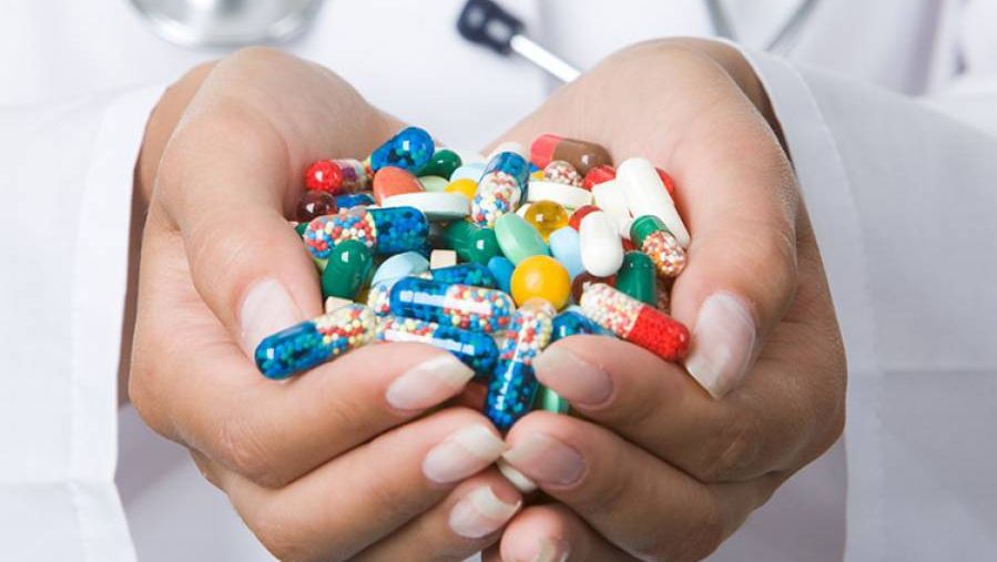 Cum se toacă banii din programele de sănătate: medicamente pentru morţi şi achiziţii ilegale