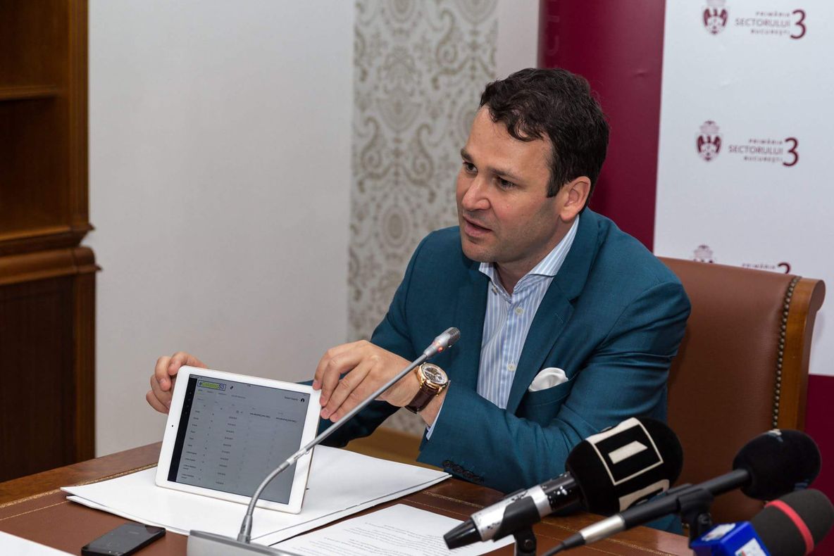 ”Copilul dvs. lipsește de la ore”. Catalogul Electronic a redus cu o treime absențele în sectorul 3