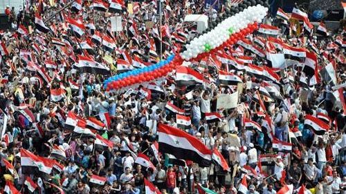 Sirienii protestează în faţa Guvernului 