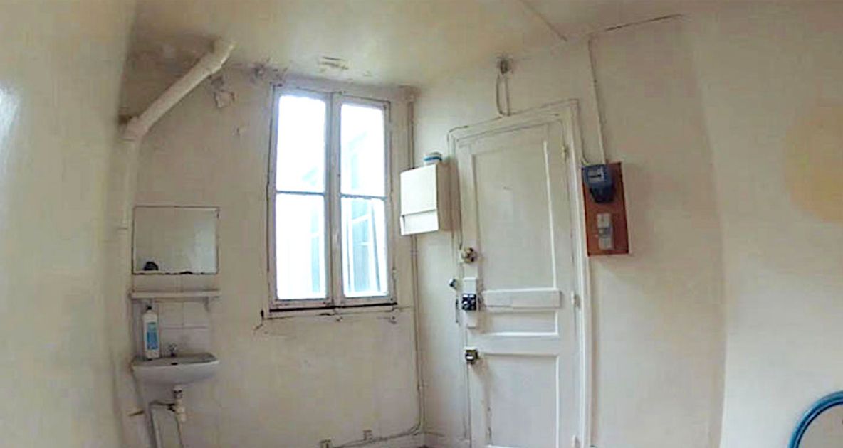 A cumpărat un apartament mic și foarte murdar. Apoi, l-a transformat în ceva excepțional