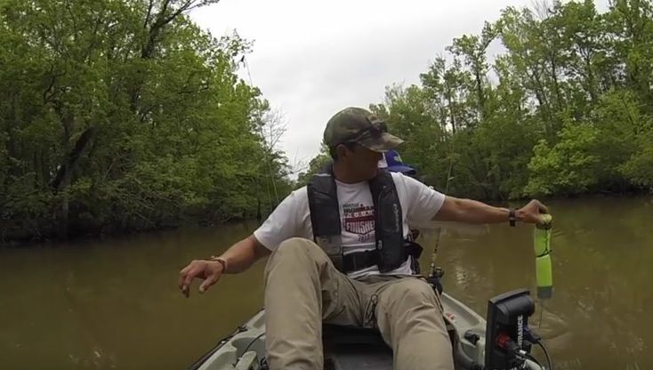 Surpriză înfiorătoare pentru un pescar. Ce i s-a prins în undiţă