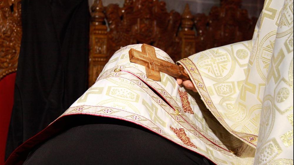 Un preot dezvăluie! Cea mai mare capcană în care pică românii 