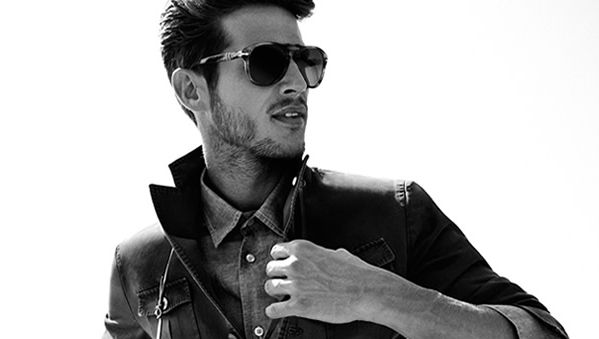 Greşeala pe care o fac toţi cei care poartă ochelari de soare