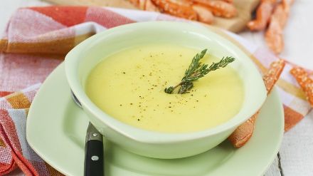 REŢETE DE POST. Cum faci supă cremă de usturoi