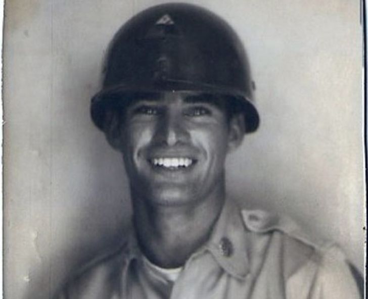 Femeile şi-au ieşit din minţi după ce au văzut această poză. Cine este soldatul misterios 