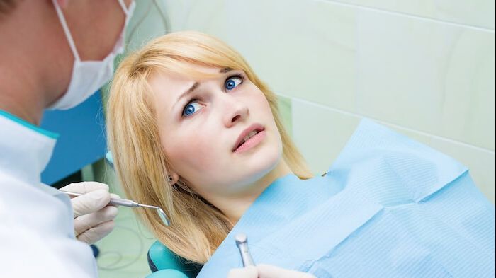 A mers la dentist sperând că o vindecă. Ce s-a întâmplat apoi e terifiant