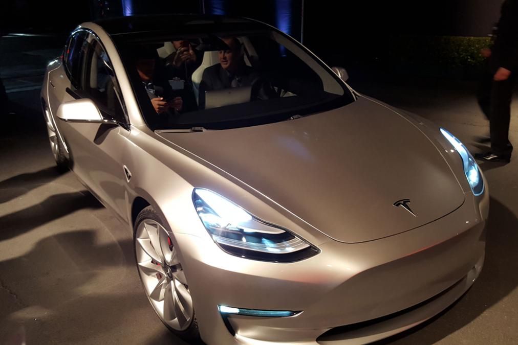 Accident mortal cu o maşină inteligentă, Tesla 