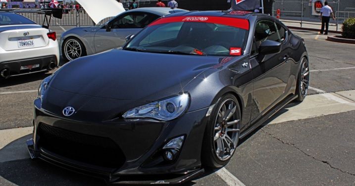 Îşi găsea mereu maşina zgâriată în parcare. A montat o cameră video. Ce a aflat l-a lăsat mască