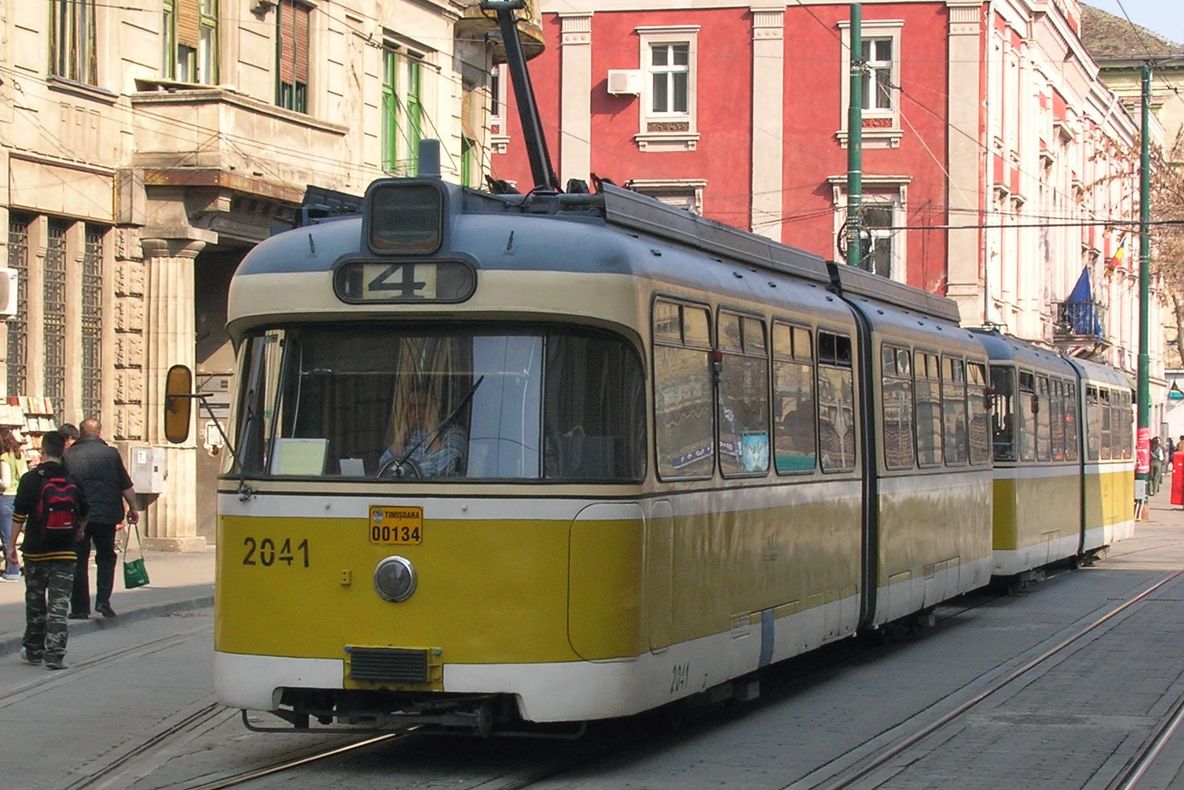 A fost prins circulând fără bilet şi dat jos din tramvai. Când a coborât, ceva şocant s-a petrecut