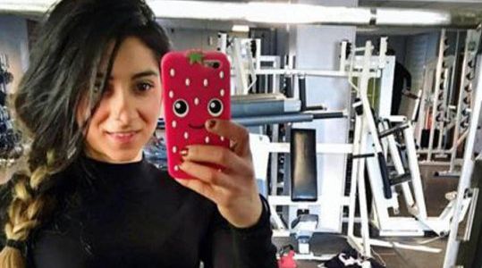 Era atât de slabă, încât cădea din picioare. Acum lumea nu-și mai poate lua ochii de la ea