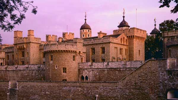 Locuitorii Londrei au primit o invitaţie ciudată de 1 aprilie. Farse care au păcălit o lume întreagă