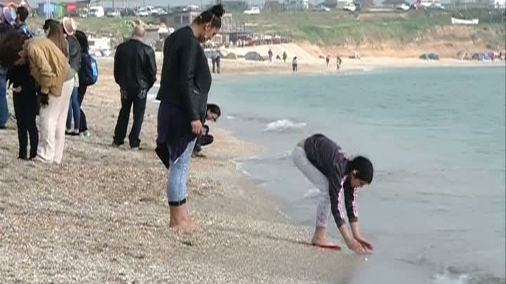 Petrecerea a început deja în Vama Veche. Cum se distrează tinerii la mare 