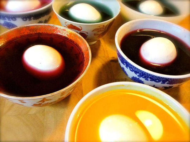 Ştii ce conţine cu adevărat vopseaua de ouă din magazinele româneşti?