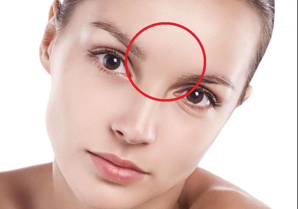 Apasă timp de 45 de secunde în acest loc de pe frunte. Vei rămâne surprins