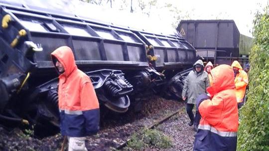 Două vagoane încărcate cu cărbune au deraiat în Mehedinţi