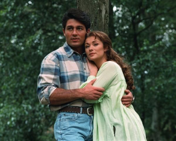 Ți-o mai amintești pe Esmeralda? Cum arată actriţa de telenovele, la 47 de ani