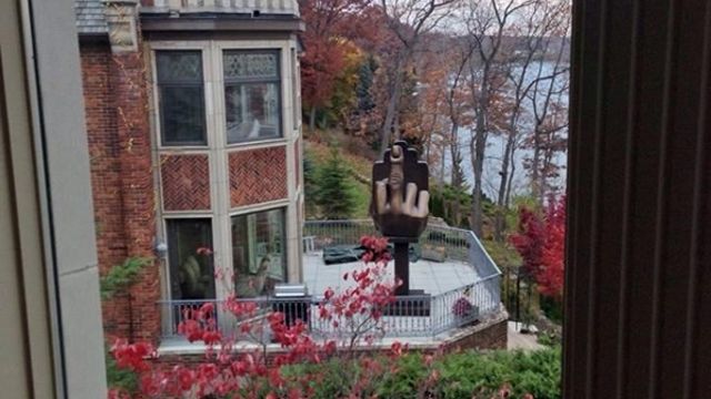 A fost înșelat de soție cu cel mai bun prieten al său și a decis să se răzbune.