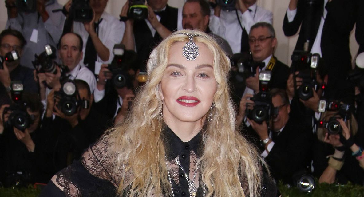Rochia care a scandalizat publicul. Madonna, cu sânii și posteriorul la vedere la Met Gala