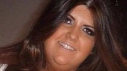 Au pus-o să achite 2 locuri în avion că era prea grasă. S-a întors după 1 an. ŞOC pentru stewardese