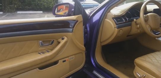 Acesta este cel mai kitschos Audi A8 din lume. L-a făcut violet şi cu jante de 28 inch
