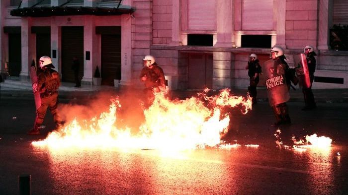 Reformă controversată a pensiilor în Grecia. Austeritatea, contestată în stradă