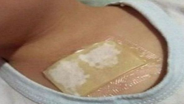 A lipit copilului ghimbir pe piept şi a dormit cu el aşa! Ce i s-a întâmplat când s-a trezit