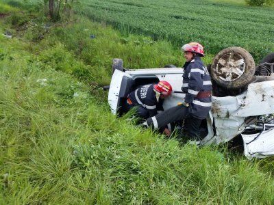 Accident cu o maşină a Poliţiei: un poliţist de la Crimă Organizată şi un suspect, la spital