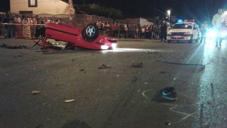 Accident cumplit la Constanţa: una dintre maşini s-a rupt pur şi simplu în două. Cinci răniţi