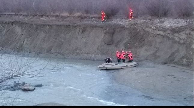 Copil de doar un an și 7 luni, dispărut în apropierea râului Strei! Peste 70 de oameni îl caută