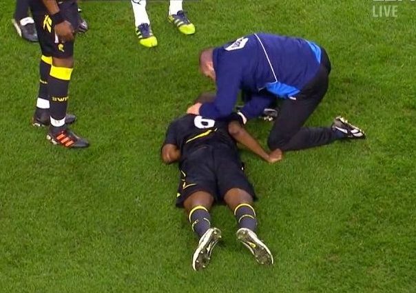 Fotbalistul Ekeng a murit pe teren. Cum a fost salvat Fabrice Muamba într-un caz similar