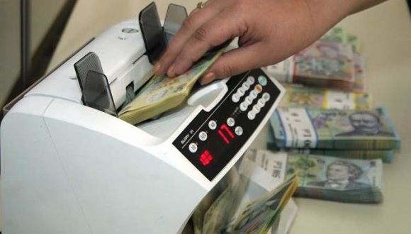 Statul ar putea plăti o parte din rata românilor datori la bănci - Propunerea unui parlamentar PSD