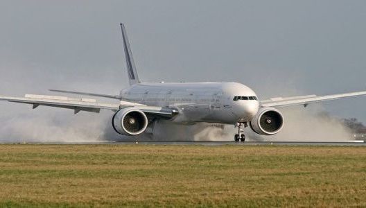 Aterizare de urgenţă pe Aeroportul Timişoara, după ce au descoperit o problemă gravă la avion