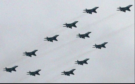 Atac aerian asupra unei tabere de refugiaţi: zeci de morți