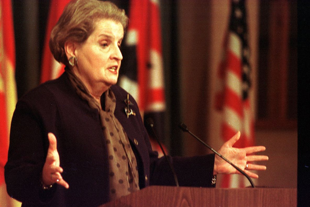 CULISELE STATULUI PARALEL. Madeleine Albright: „Putin e pe altă lume!”