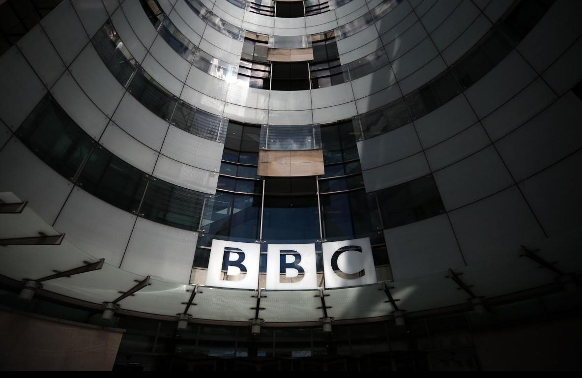 Nou SCANDAL la BBC - sute de directori, plătiţi cu peste 16.000 de euro lunar
