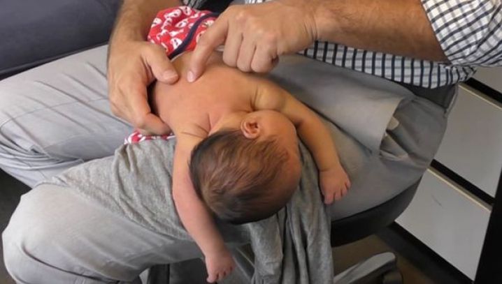 Copilul lor plângea încontinuu şi nu dormea. Când l-au dus la medic, au rămas înmărmuriţi